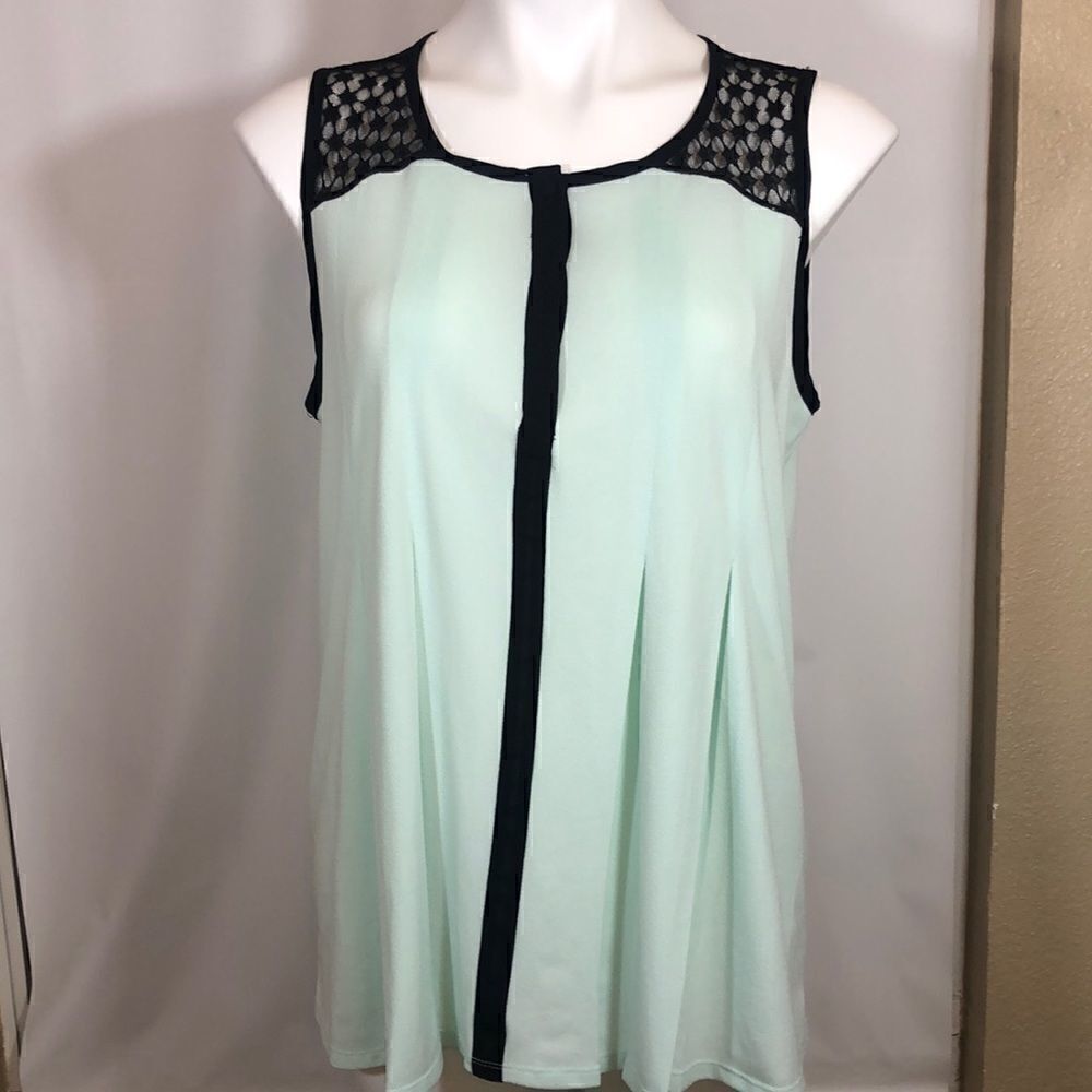 Elle pastel green black sleeveless lace top